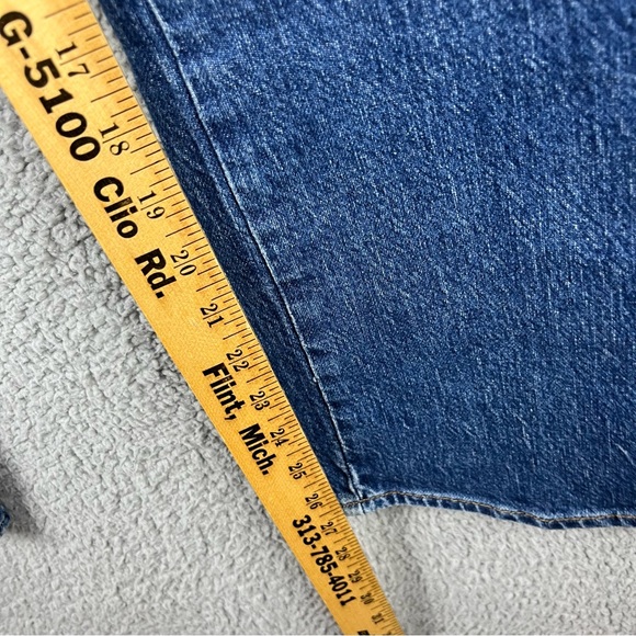 Good American NWT Good Curve Straight High Rise Medium Wash Jeans Size 14/32 - Picture 6 of 16